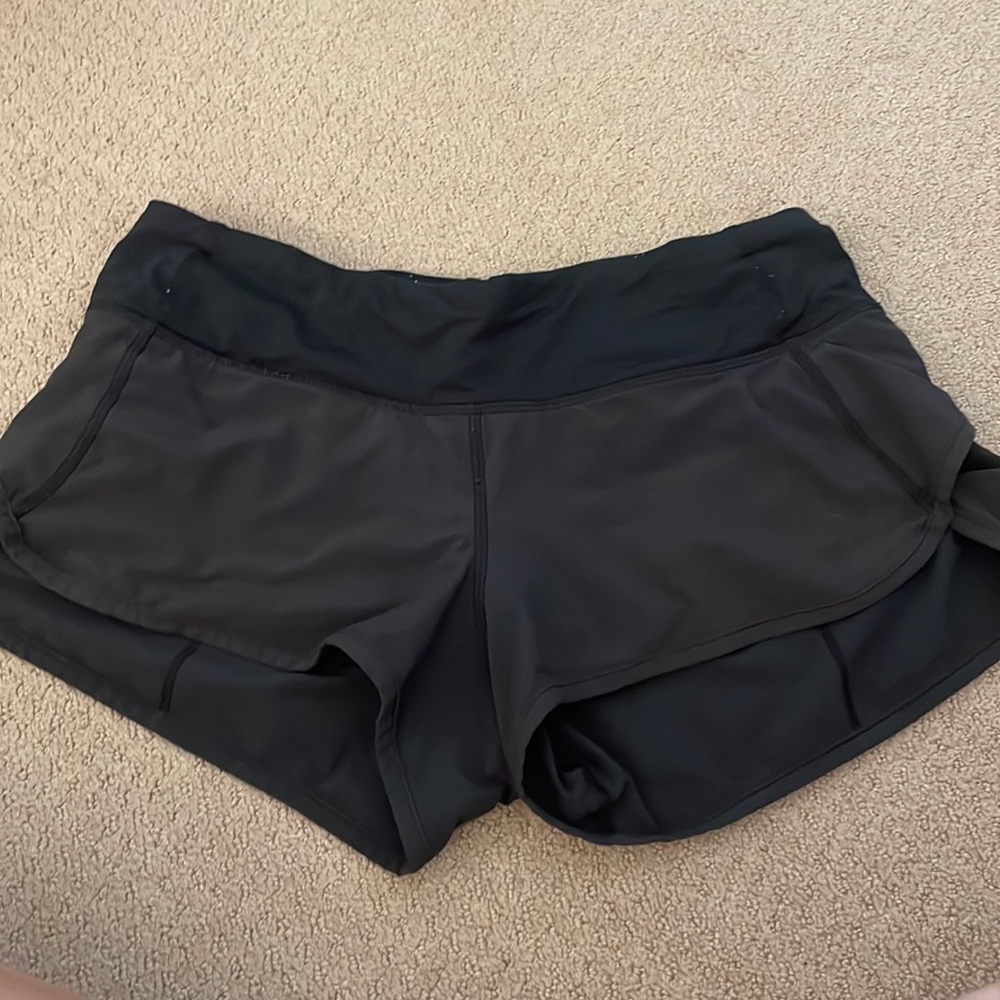 Lululemon speed ups size 4, low rise 2.5 inch inseam